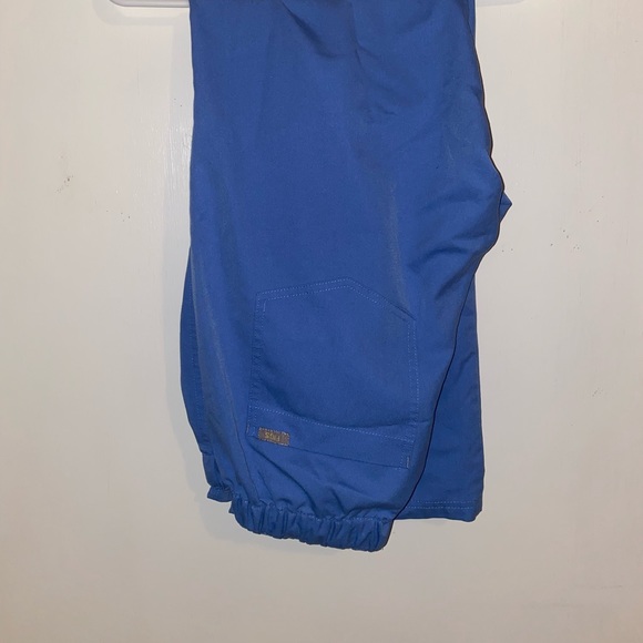 Scrub tops and pants - Picture 5 of 14